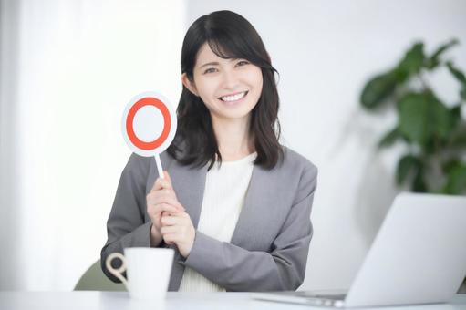 サカイの一人暮らし引っ越しが費用的にもおすすめな人を紹介する女性