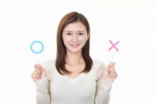 最悪とは言えないサカイ引越業者が向いている人・向いていない人を解説する女性