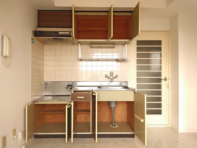 賃貸物件の退去後の空室キッチンのイメージ