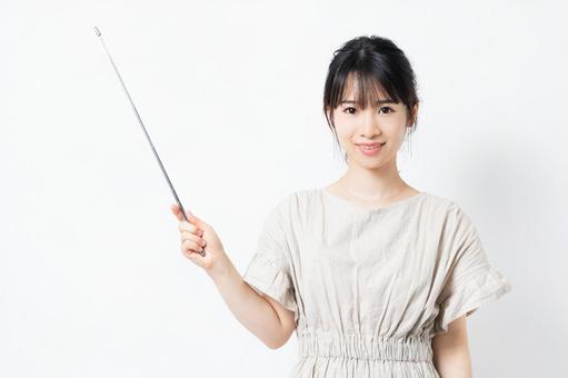 タックルベリーの買取が安すぎるかの前に基本的情報を解説する女性