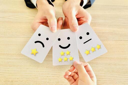 トレファクの買取に関する良い口コミを解説する様子