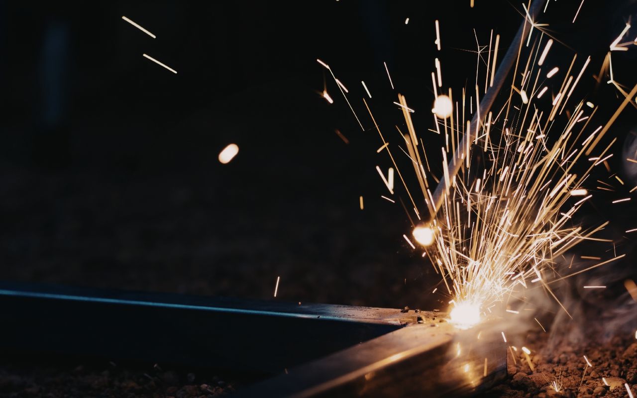 ブレーカーを上げてもすぐ落ちるときにやってはいけないこと