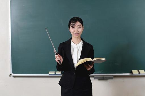 夏休みの小学生の引っ越しに必要な手続きを解説する教師