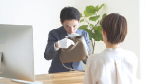こやし屋は怪しいのか気になり他の業者でも査定してもらっている人