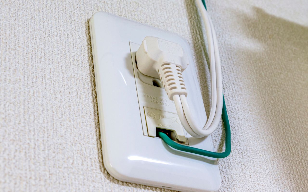 電子レンジのアース線取り付け