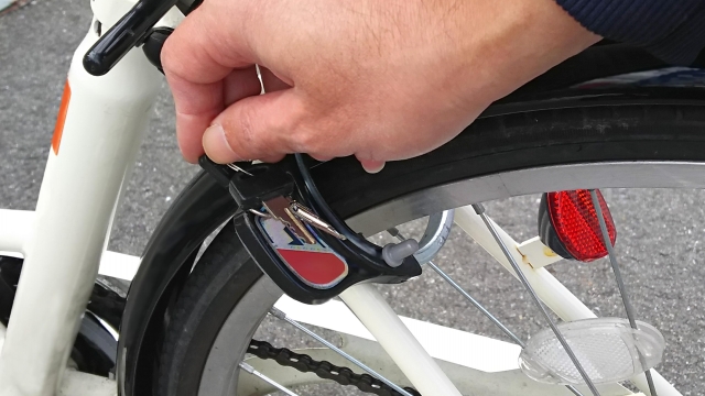 鍵穴に鍵が折れたトラブルに対応する業者