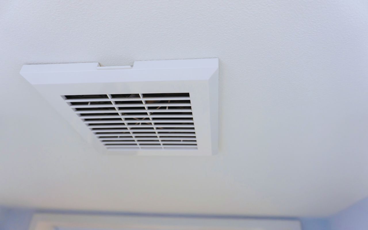 ヤマダ電機で浴室換気扇を交換できる?費用・工事の流れ・他社比較を徹底解説