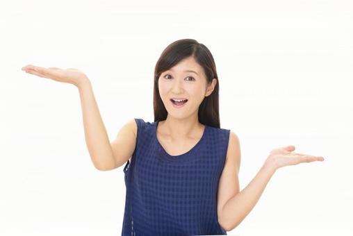 ハードオフ ・オフハウス ・ホビーオフの口コミの違いを解説する女性