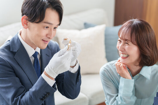 買取ブルドックの口コミを参考に依頼した人の査定風景