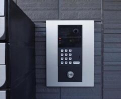 オートロックに締め出されてしまった人