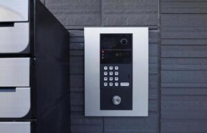 オートロックに締め出されてしまった人