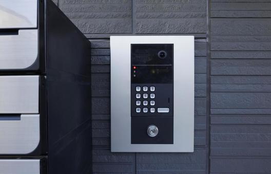 オートロックの鍵を忘れたときの対処法|管理会社・鍵業者への相談手順を解説