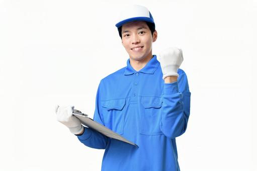 買取できないじゅうたんの回収をする業者のスタッフ
