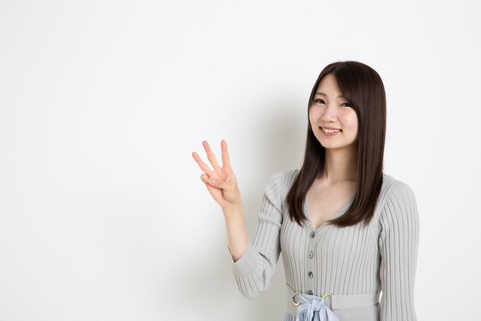 じゃんぱらの査定が厳しいと言われている理由を解説する女性