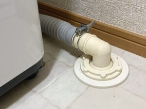 洗濯機の排水口のニオイとパイプユニッシュ