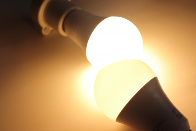 点灯中のLED電球の発熱