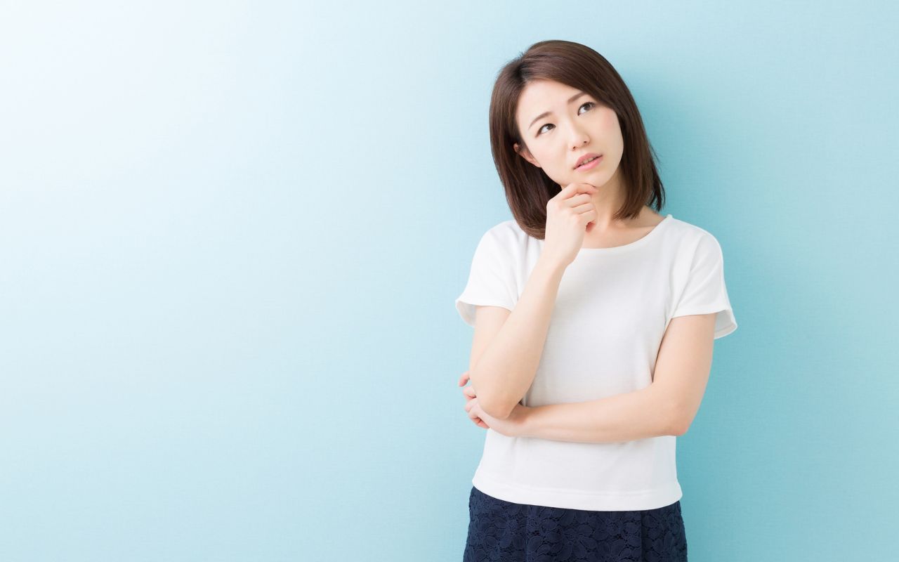 悩んでる女性