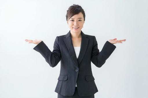 買取大吉とおたからやはどっちが良いか比較する女性