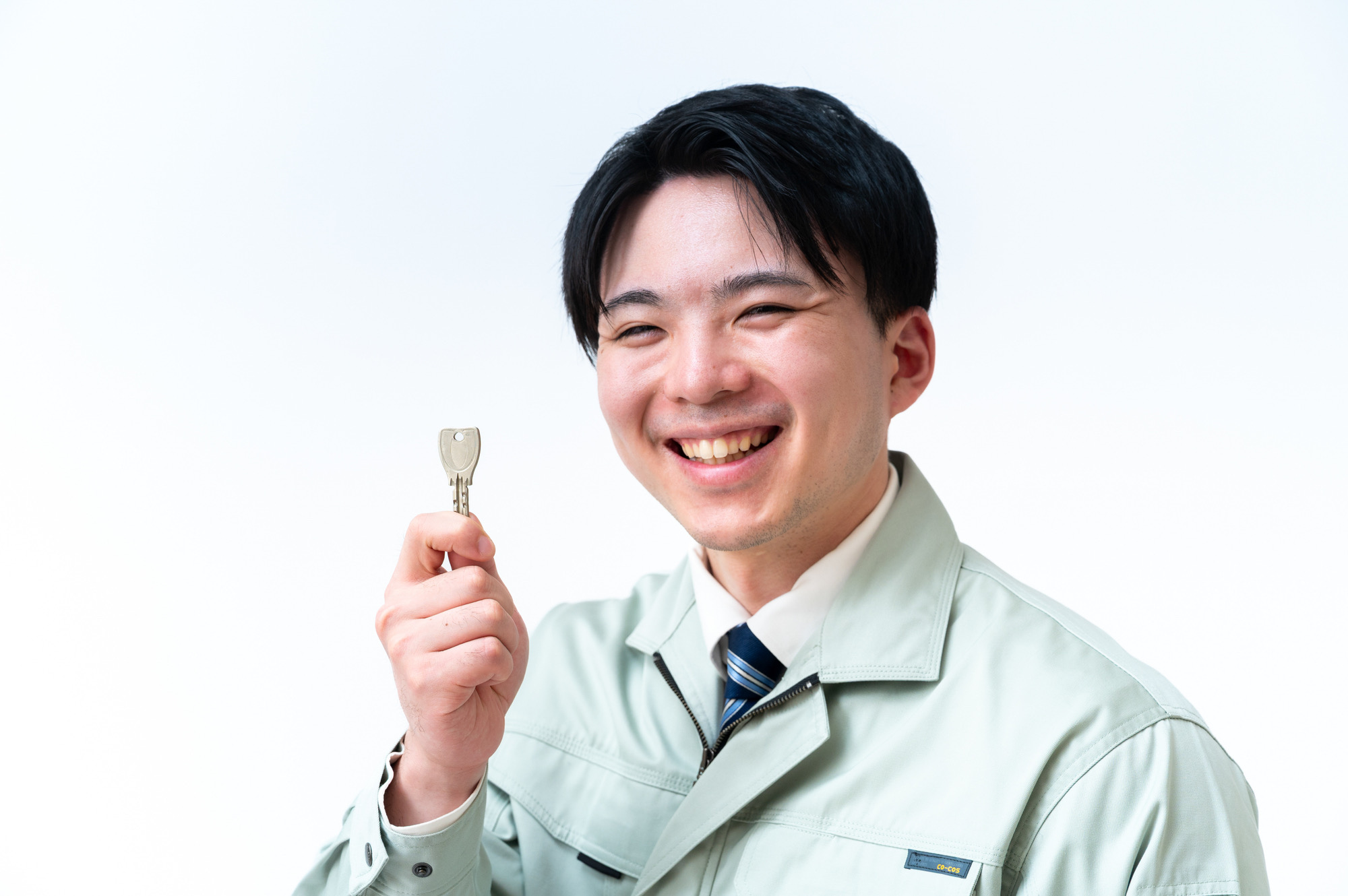 コーナンの鍵交換について解説する人